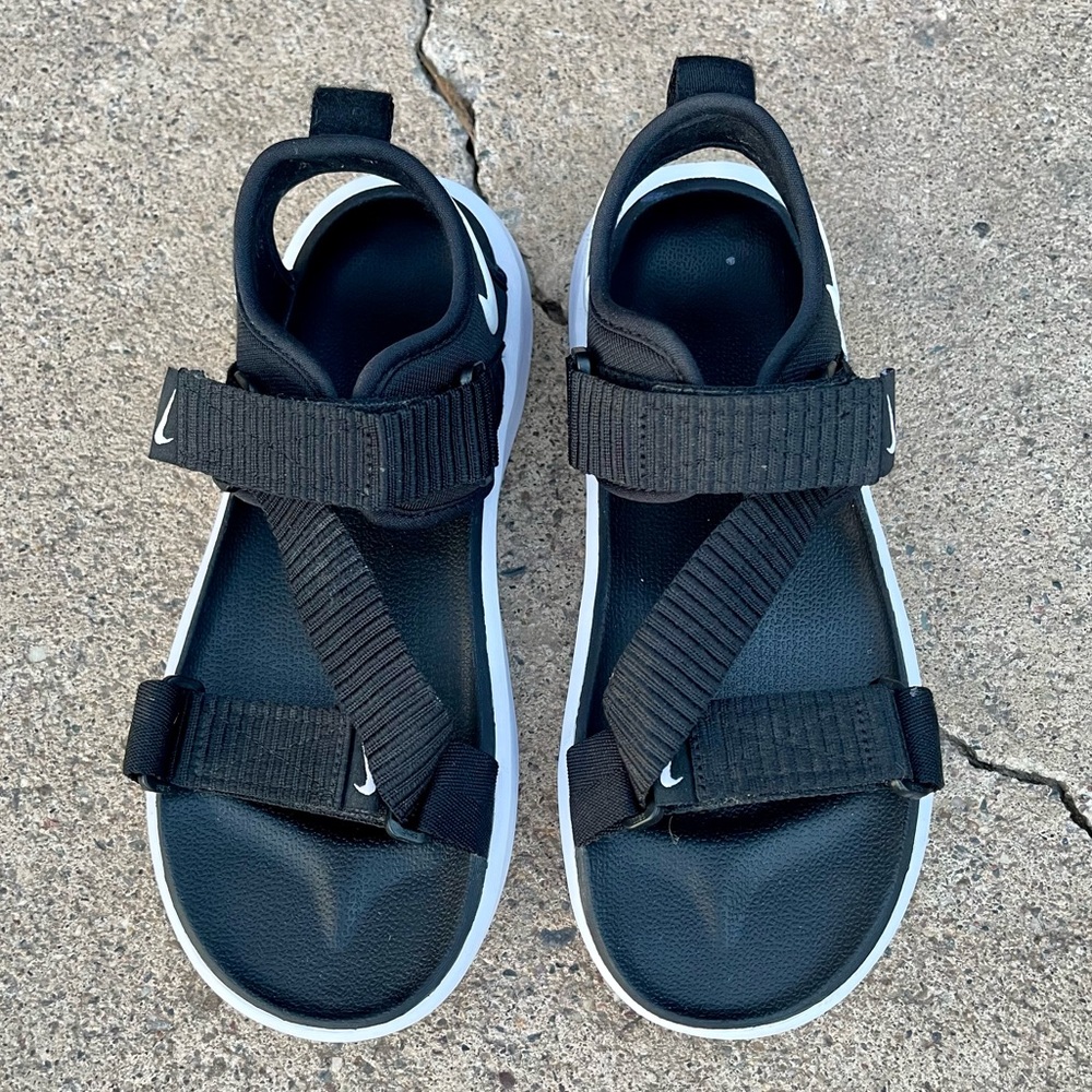 Nike Women's Vista Black White Sport Sandals Athletic Slides Size 8